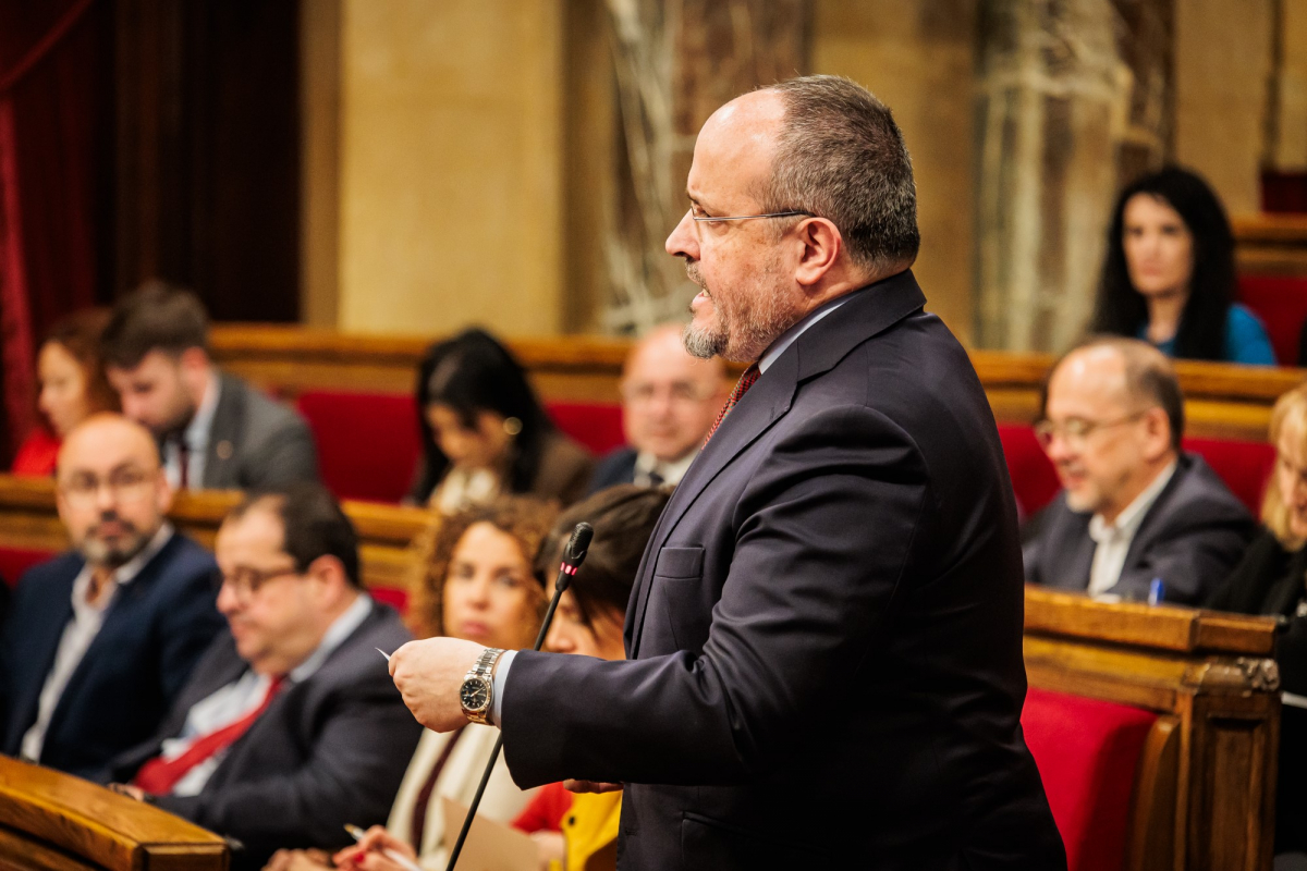 Alejandro Fernández acusa a Illa de retirar los presupuestos “para engañar primero a los catalanes y después a los andaluces”